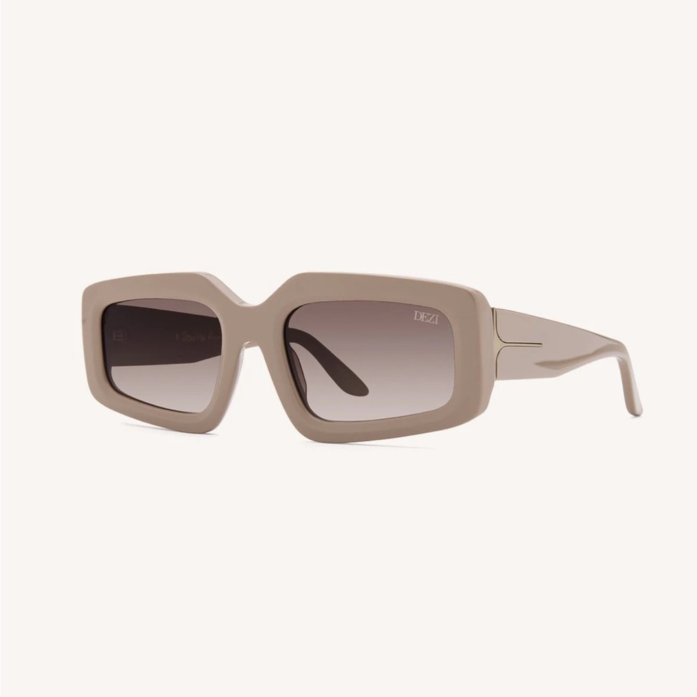 DEZI - read the room sunglasses